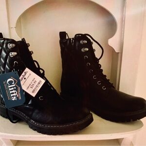 Cliffs by White Mountain Black Quilted Moto Boots